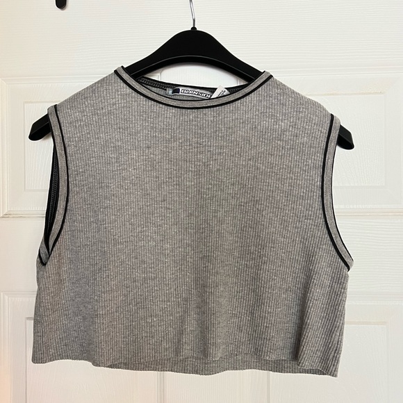 Cropped ribbed grey tank with black accents - Picture 1 of 4